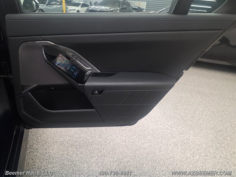 Used 2024 BMW i7 xDrive60 w/ M Sport Package RWD image 29