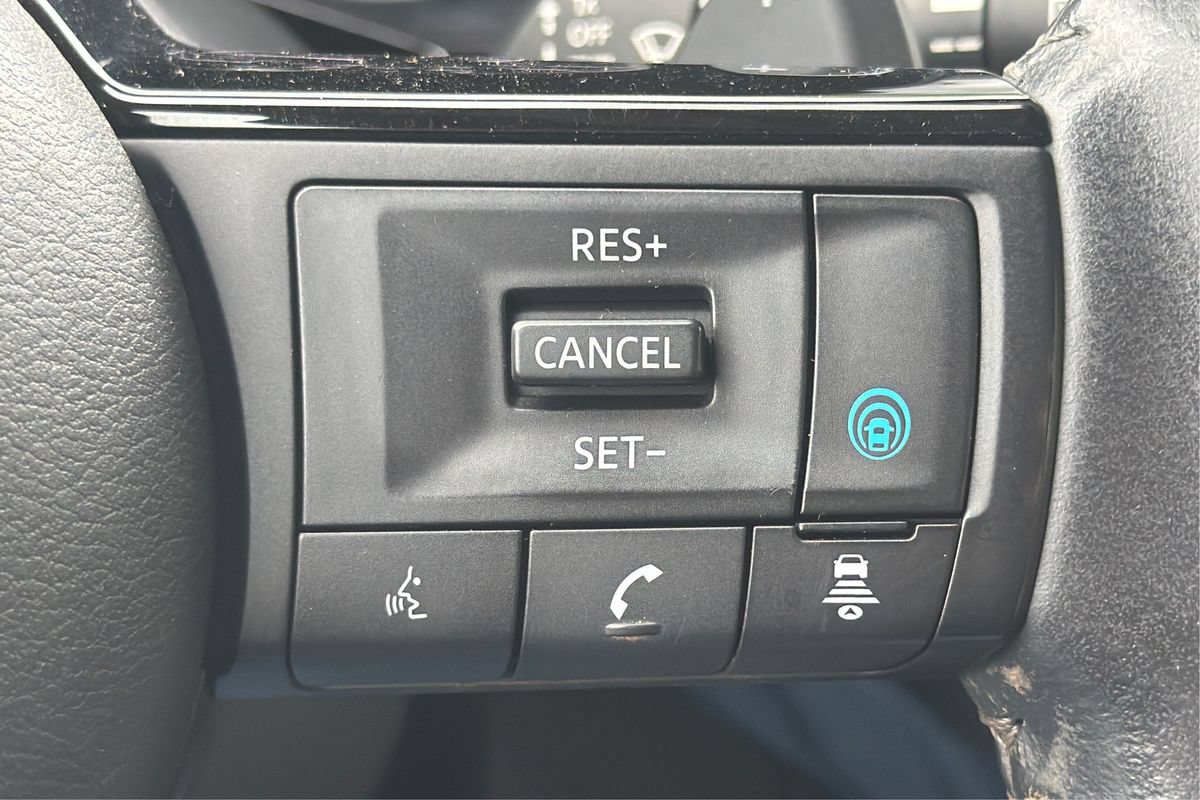 Used 2022 Nissan Pathfinder SL w/ Lighting Package (N92) AWD/4WD image 35