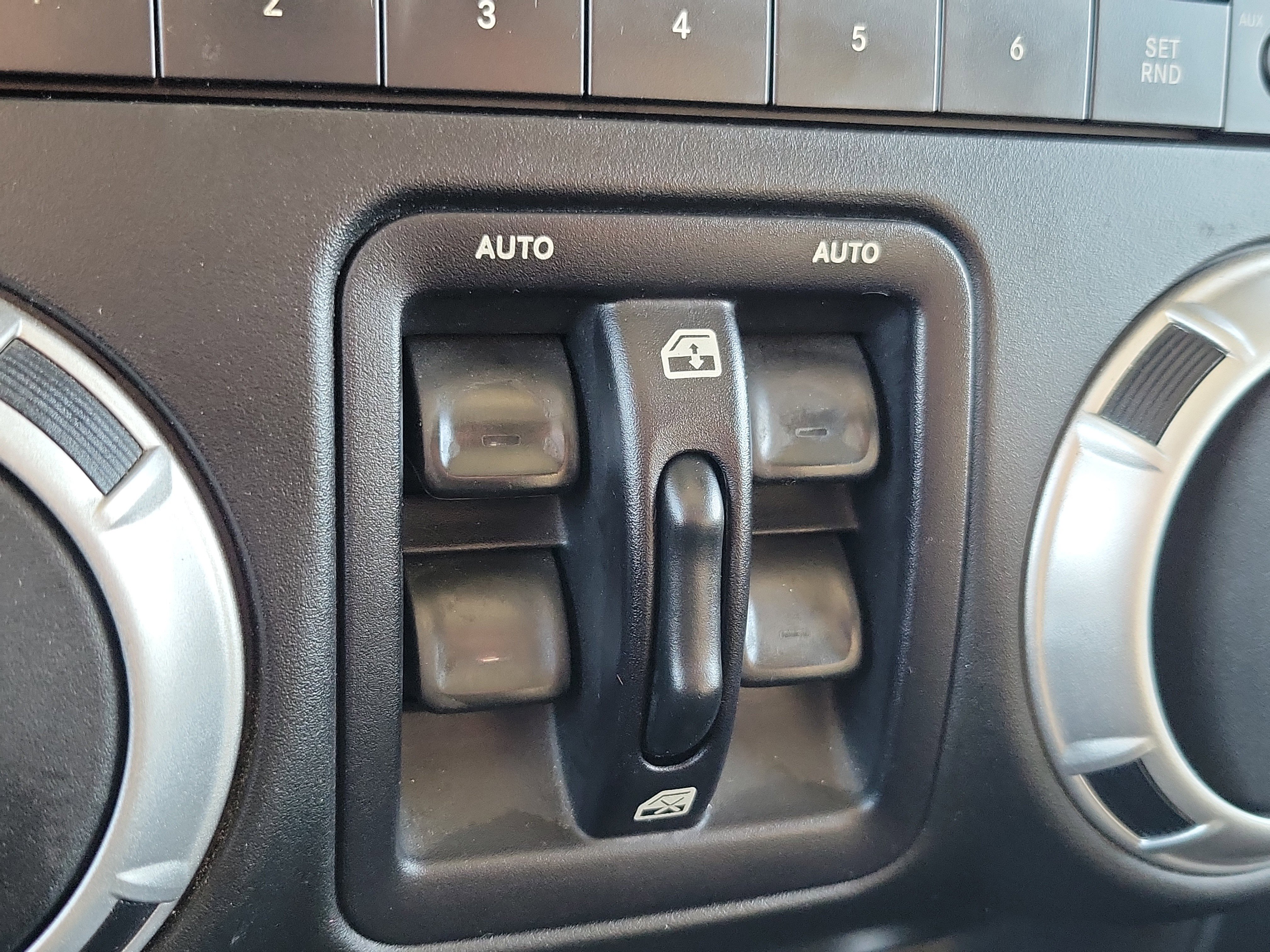 Used 2015 Jeep Wrangler Unlimited Sahara w/ Connectivity Group image 30