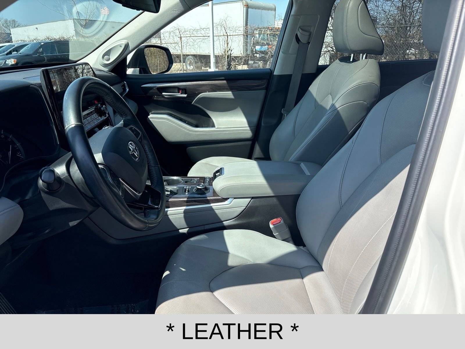 Used 2020 Toyota Highlander Limited image 9