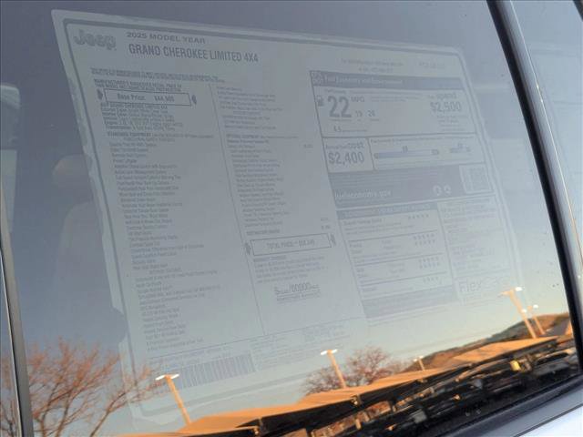 New 2025 Jeep Grand Cherokee Limited w/ Luxury Tech Group II image 19
