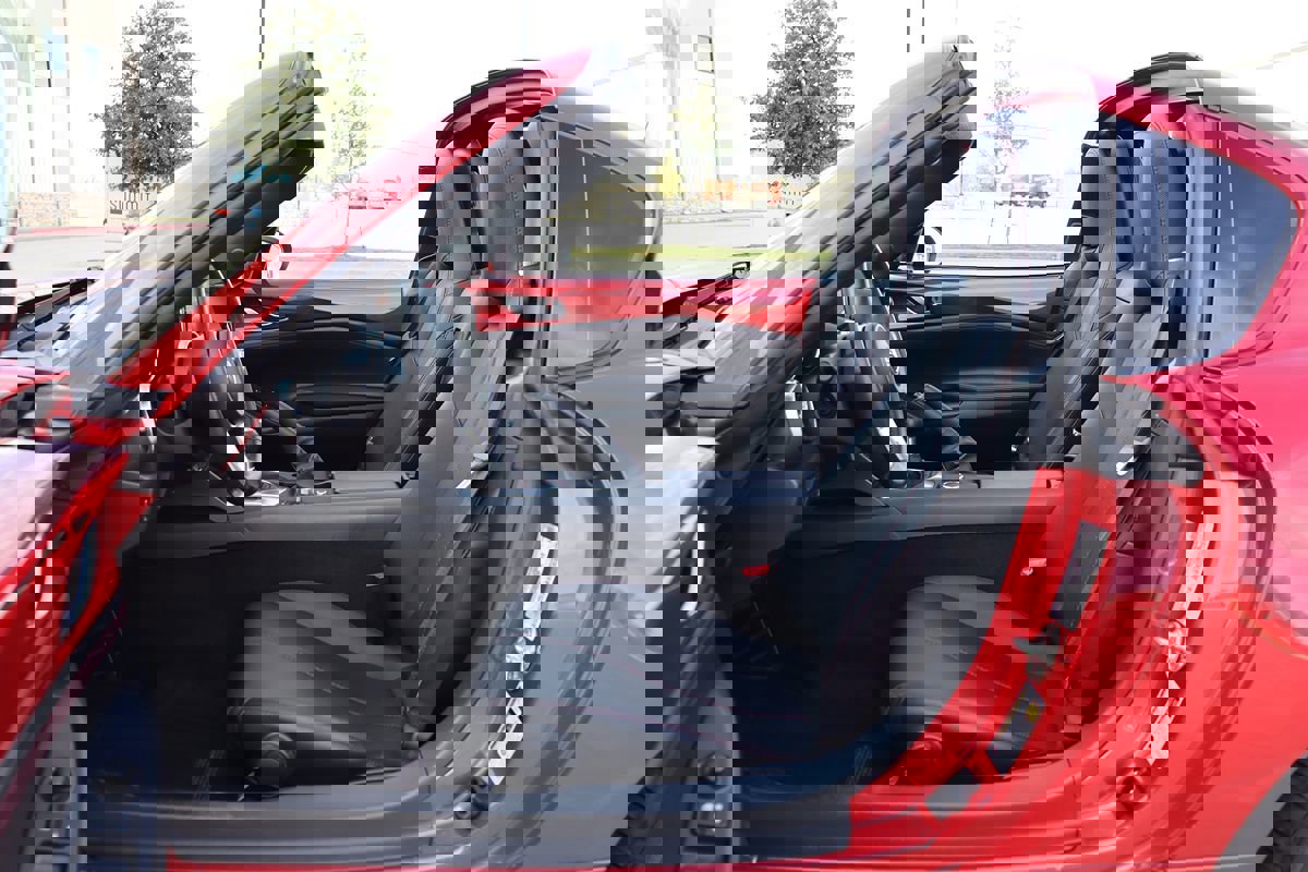 Used 2017 MAZDA MX-5 Miata RF Grand Touring image 37