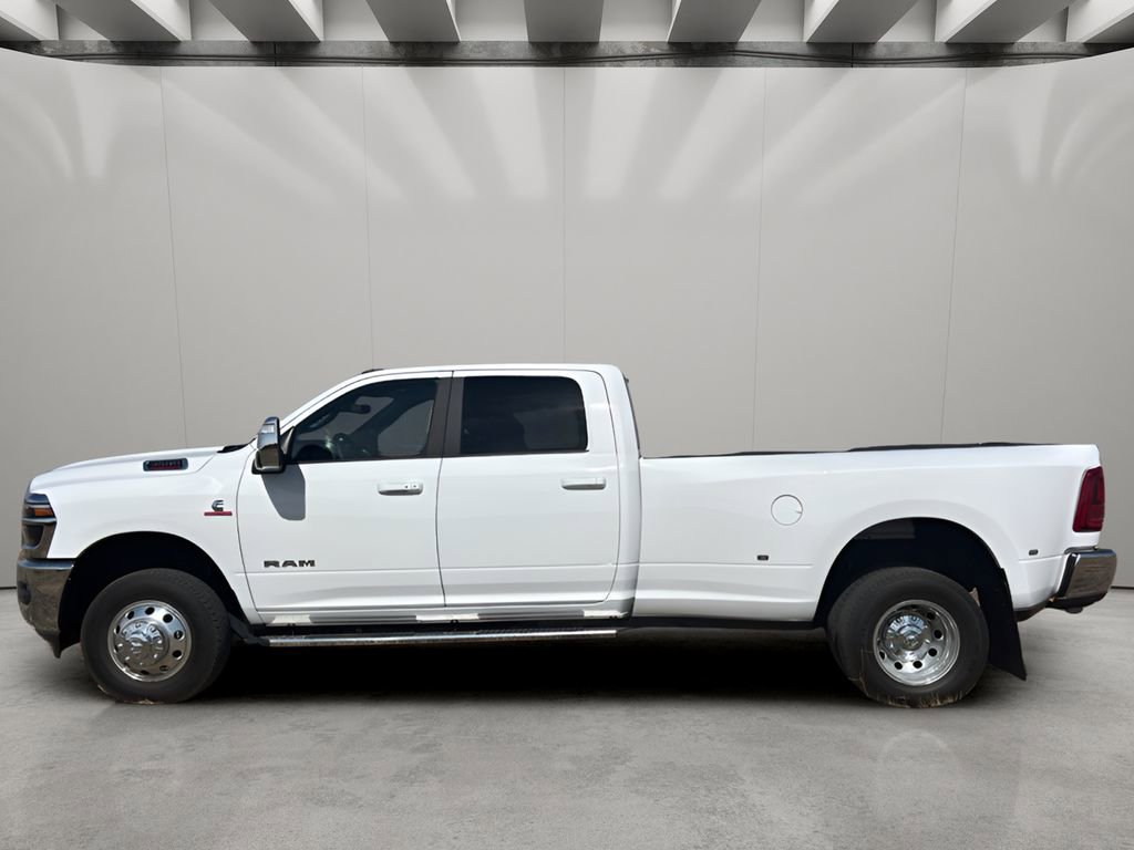 Used 2025 RAM 3500 Laramie AWD/4WD image 2