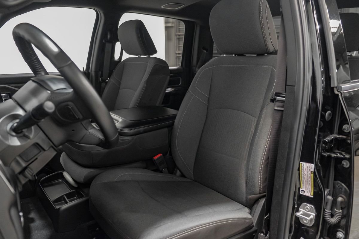 Used 2024 RAM 2500 Big Horn w/ Safety Group image 32