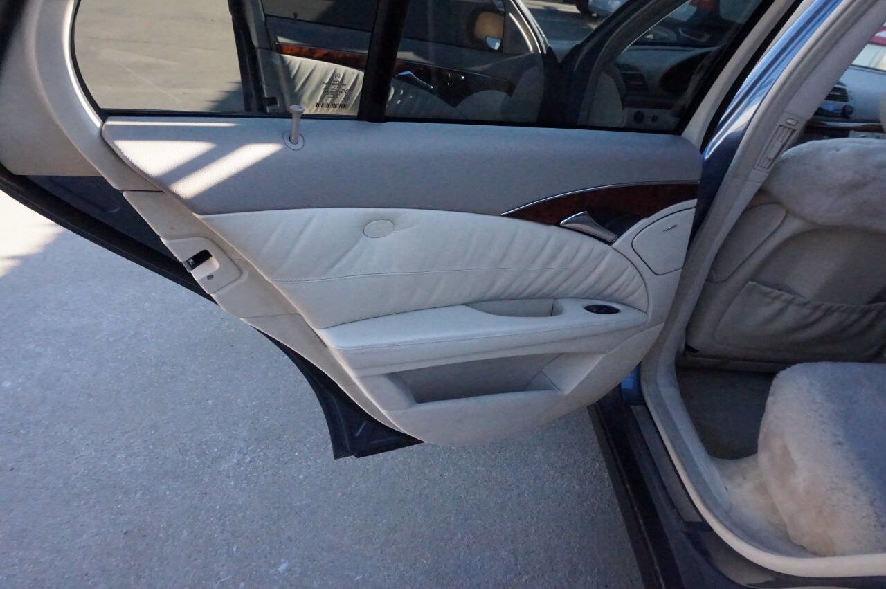 Used 2004 Mercedes-Benz E 500 4MATIC Wagon image 11