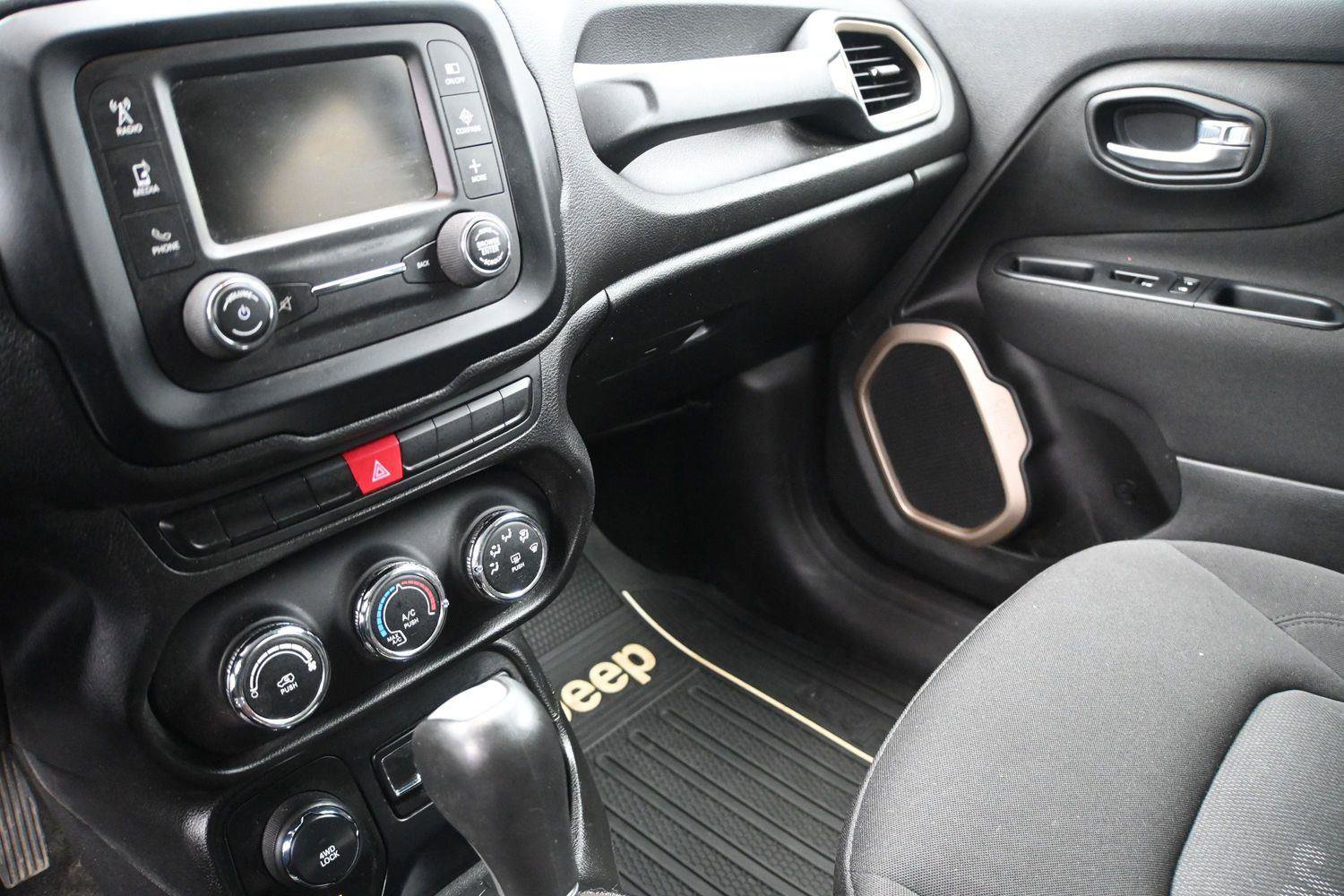 Used 2015 Jeep Renegade Latitude AWD/4WD image 4