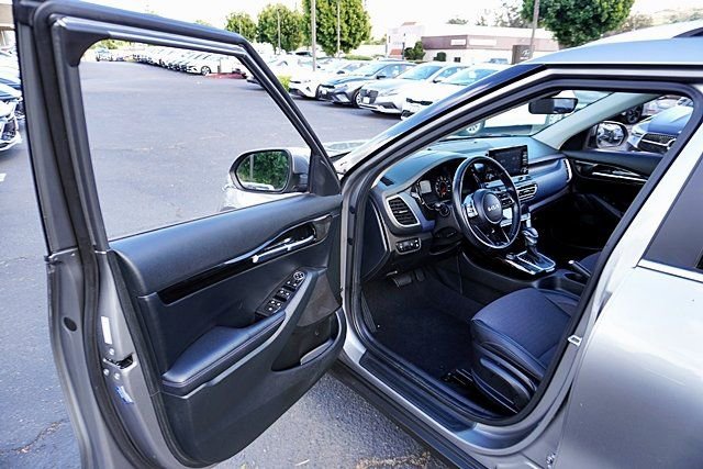 Used 2023 Kia Seltos S FWD image 37