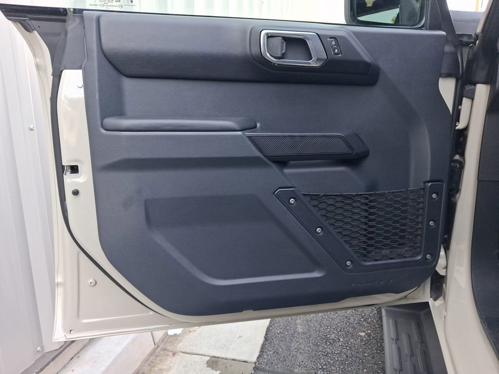 Used 2025 Ford Bronco Outer Banks image 11