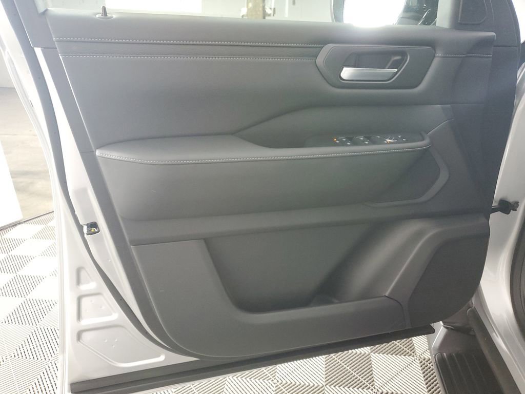 New 2026 Nissan Armada SV image 28