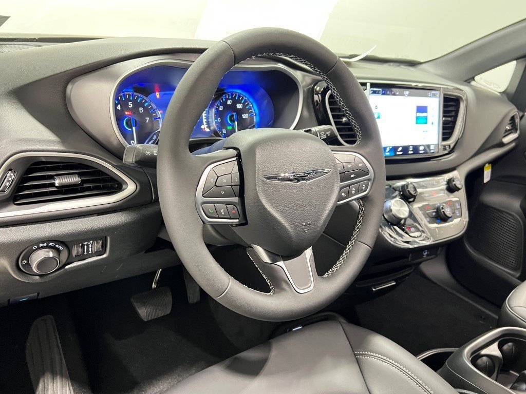 New 2026 Chrysler Voyager LX image 11