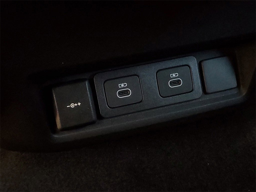 New 2026 Land Rover Discovery Limited Edition image 31