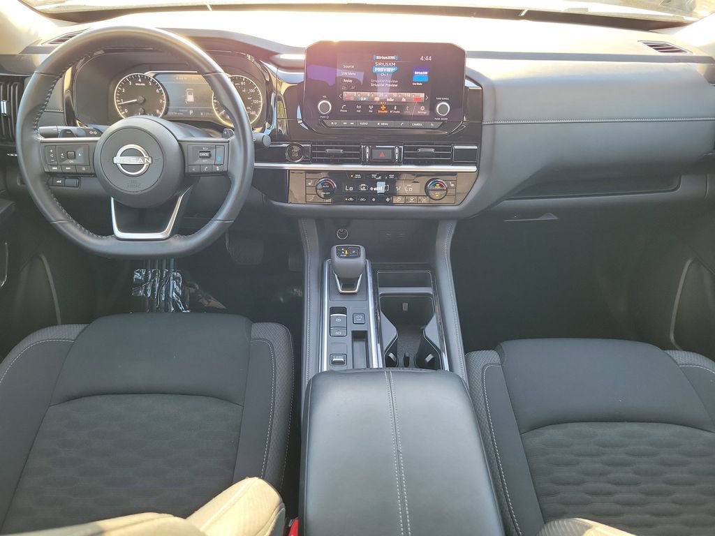 Used 2025 Nissan Pathfinder SV FWD image 17