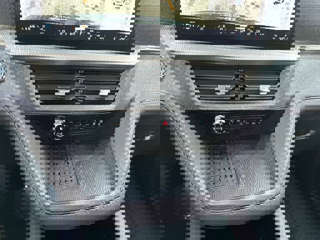 Used 2025 Ford Explorer Platinum w/ LUX Leather Package image 15