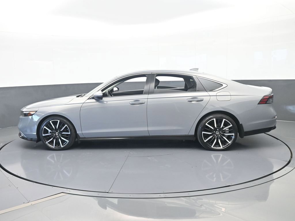 Used 2024 Honda Accord Touring image 3