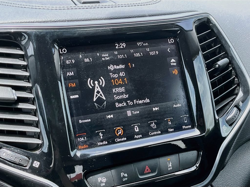 Used 2019 Jeep Cherokee Limited w/ Technology Group FWD image 15