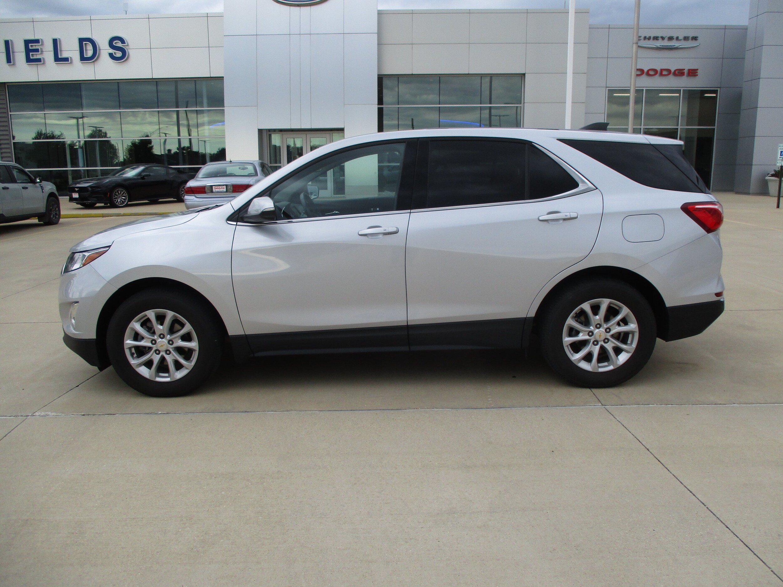 Used 2019 Chevrolet Equinox LT FWD image 3