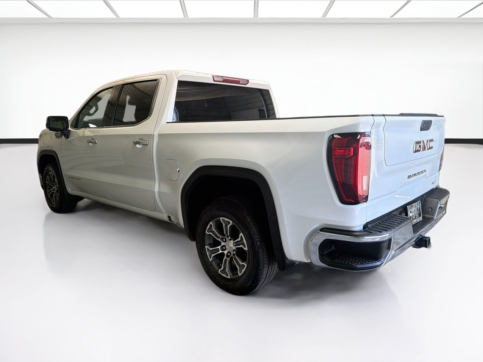 Used 2025 GMC Sierra 1500 SLT RWD image 6