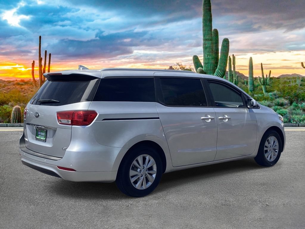 Used 2017 Kia Sedona LX w/ LX Essentials Premium Package FWD image 3