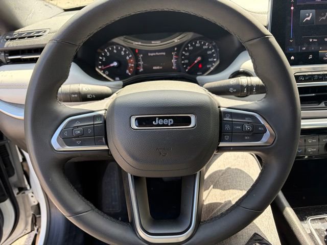 Used 2025 Jeep Compass Limited image 29