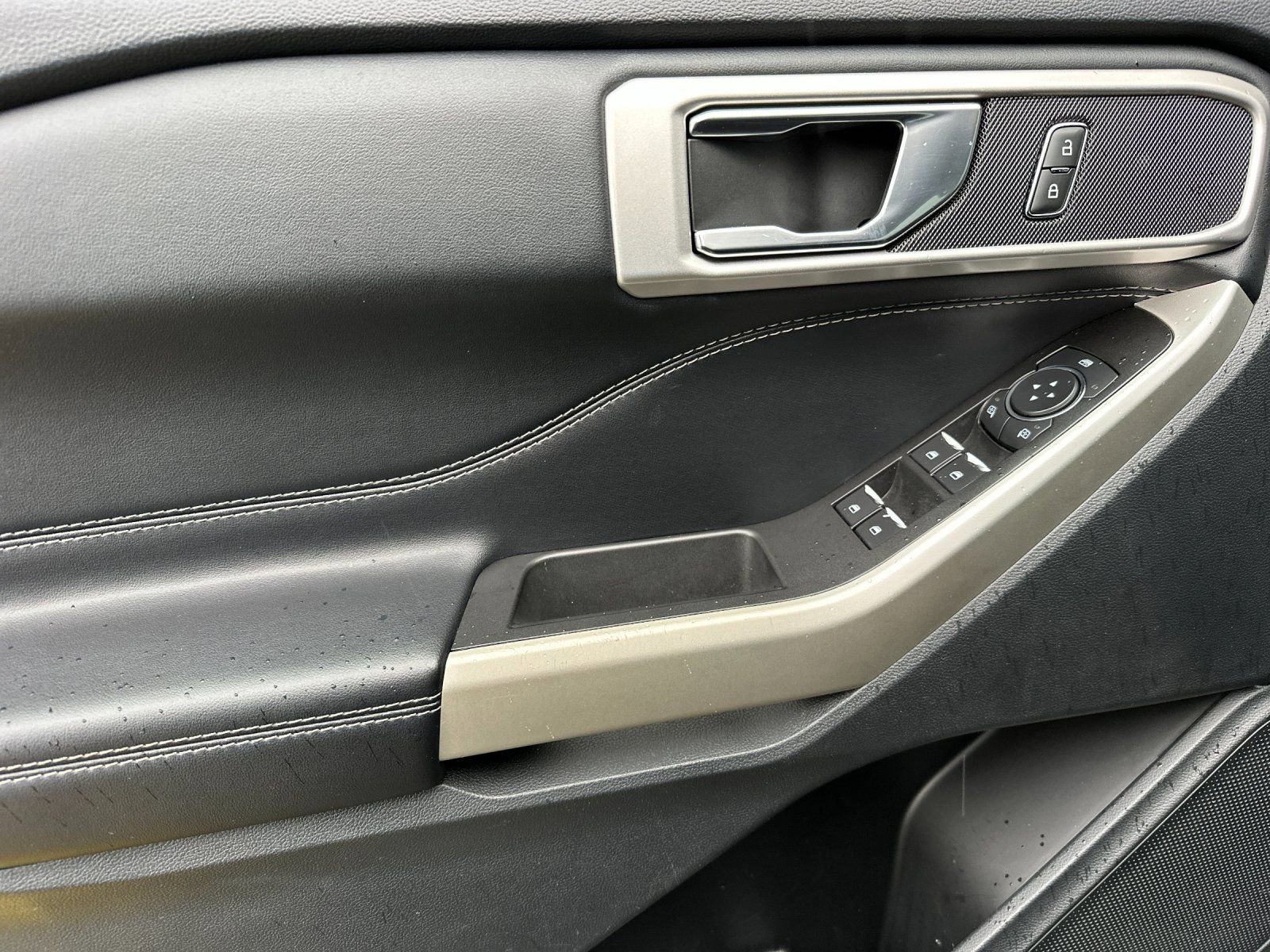 Used 2022 Ford Explorer XLT image 11