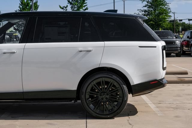 New 2026 Land Rover Range Rover Long Wheelbase SE AWD/4WD image 14