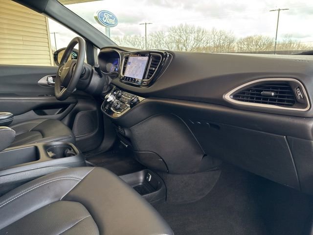 Used 2025 Chrysler Pacifica Select FWD image 26
