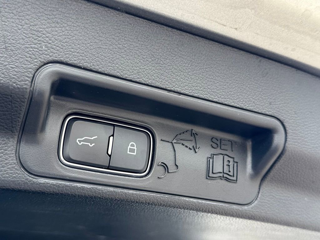 Used 2022 Ford Explorer XLT w/ Equipment Group 202A image 32