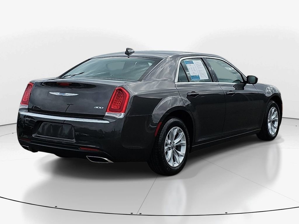 Used 2023 Chrysler 300 Touring image 5