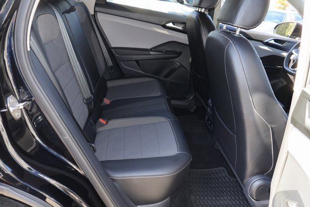 Certified 2023 Volkswagen Taos SE w/ Black Wheel Package image 17