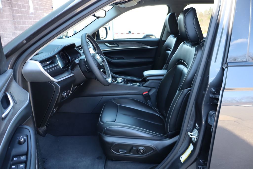 Used 2023 Jeep Grand Cherokee Limited image 11