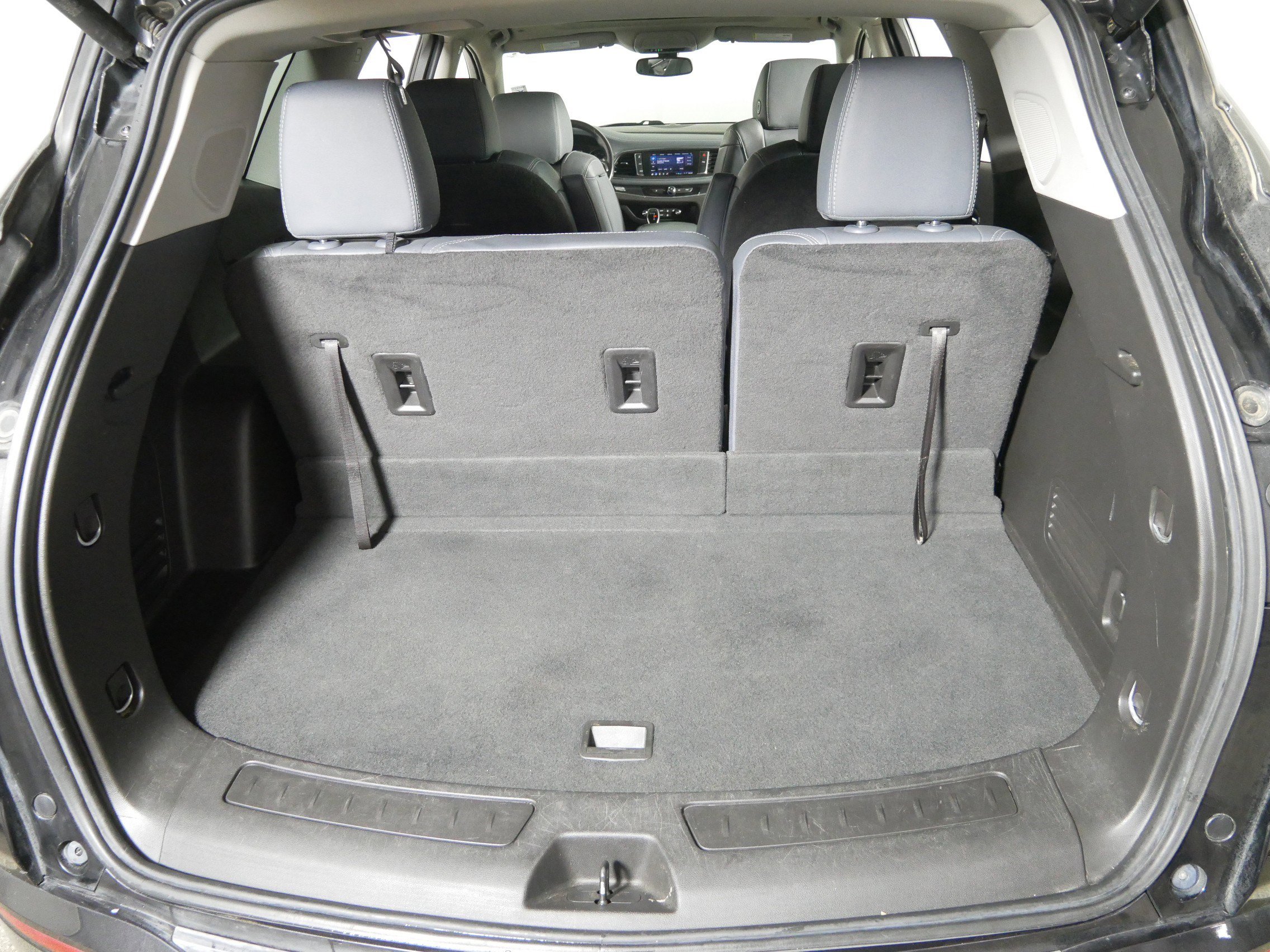 Used 2020 Buick Enclave Essence image 18