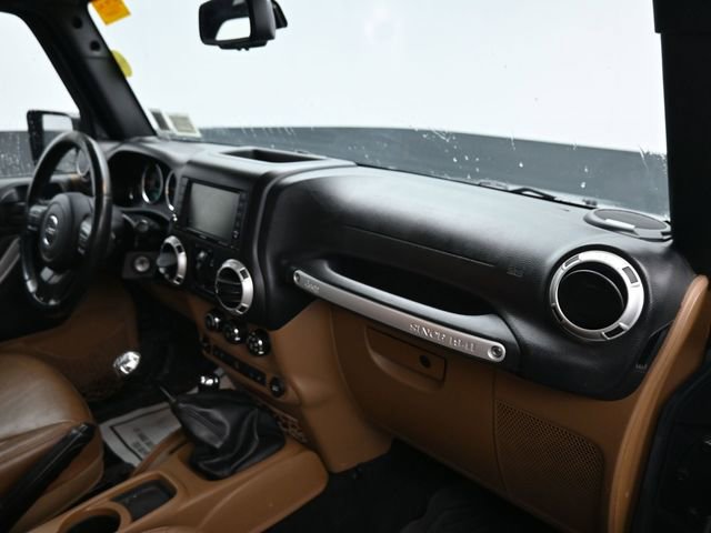 Used 2016 Jeep Wrangler Unlimited Sahara w/ Dual Top Group AWD/4WD image 9