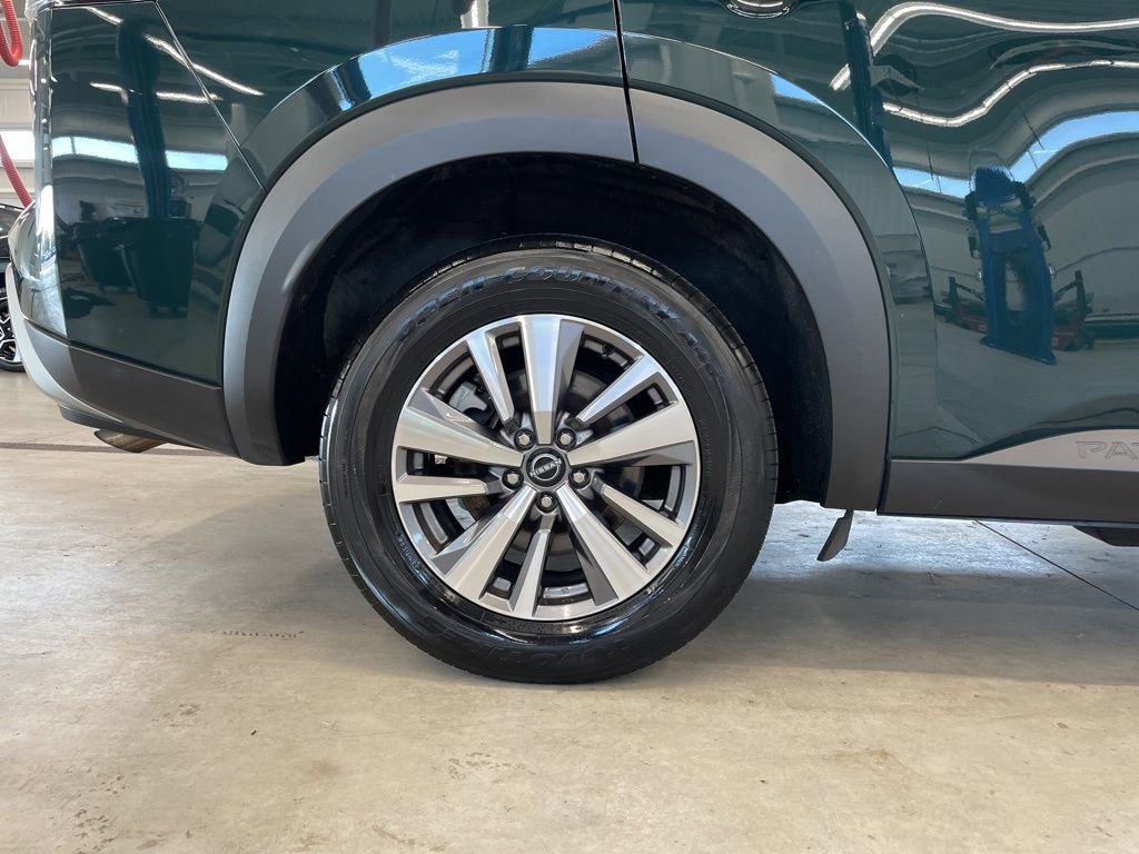 Used 2023 Nissan Pathfinder SL AWD/4WD image 33