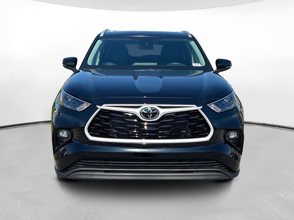New 2026 Toyota Highlander XLE image 2