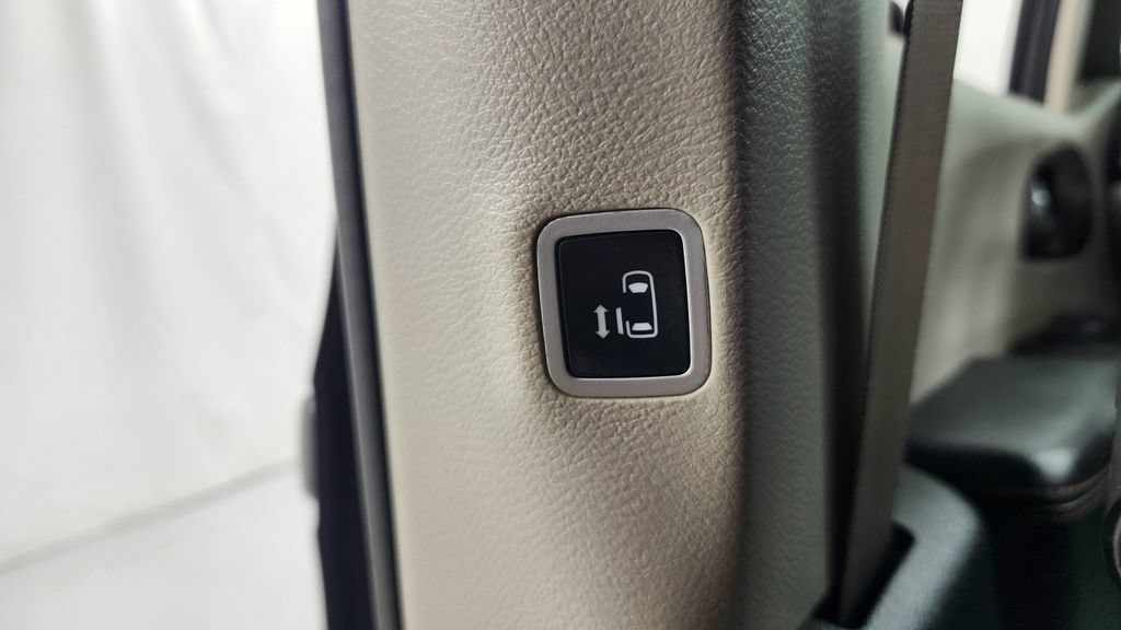 Used 2017 Chrysler Pacifica Touring-L Plus FWD image 18