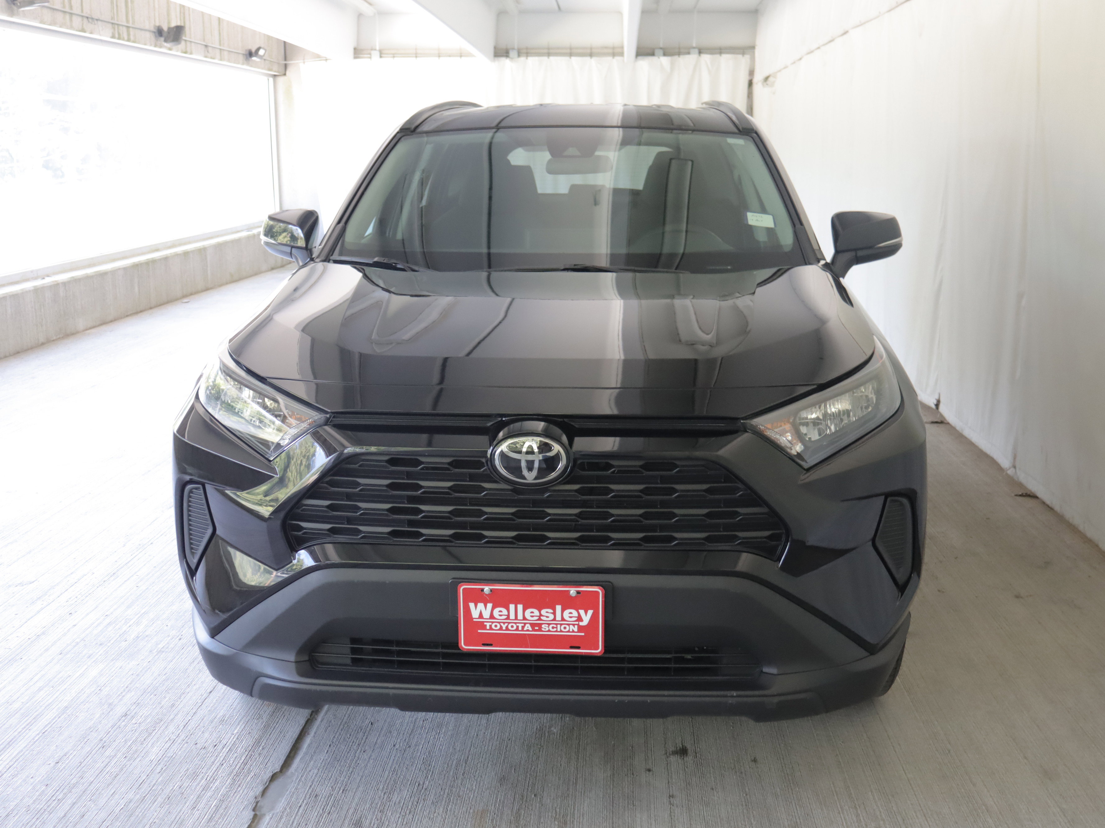 Used 2019 Toyota RAV4 LE AWD/4WD image 3
