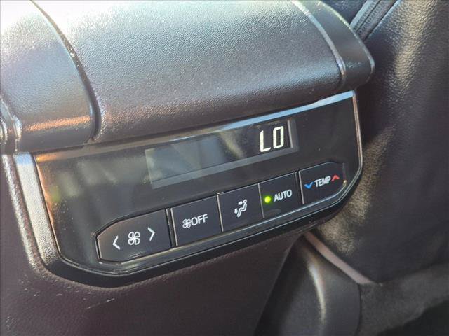 Used 2023 Toyota Highlander XLE FWD image 17