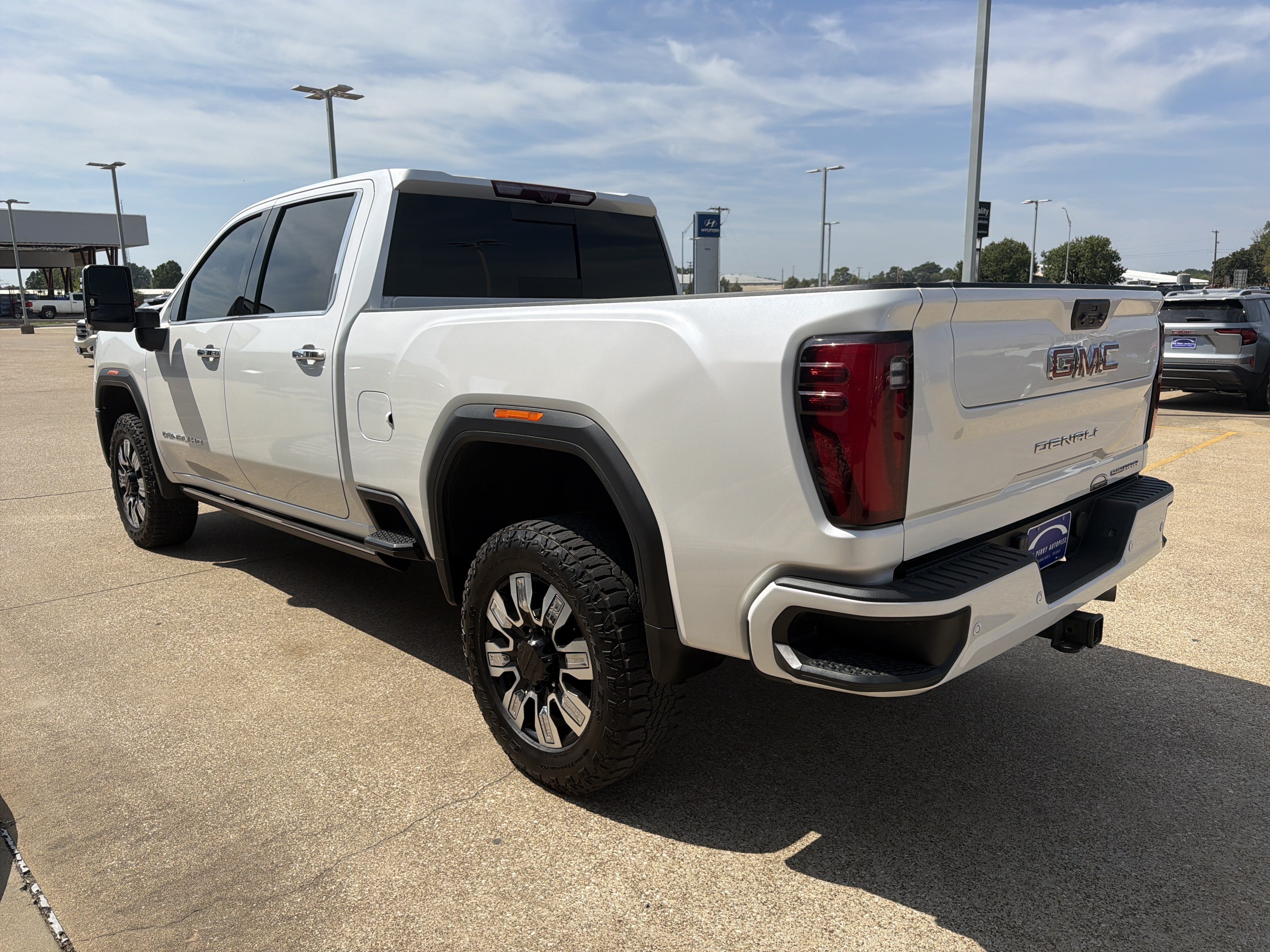 Used 2024 GMC Sierra 2500 Denali w/ Denali Reserve Package AWD/4WD image 4