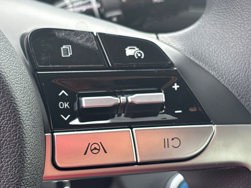 New 2025 Hyundai Elantra SE image 21