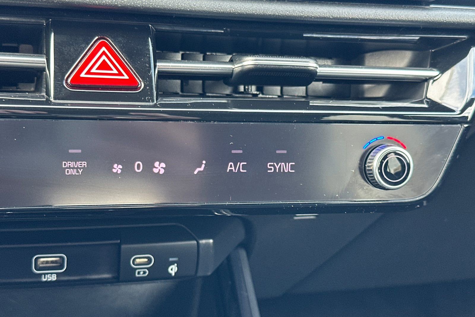 Used 2023 Kia Niro EX image 29