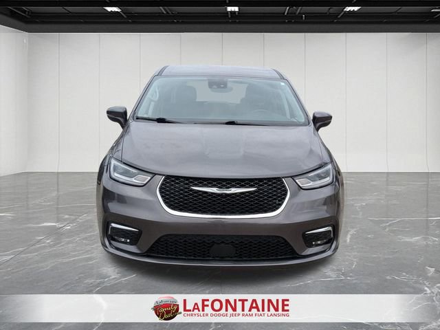 Certified 2023 Chrysler Pacifica Touring-L image 8