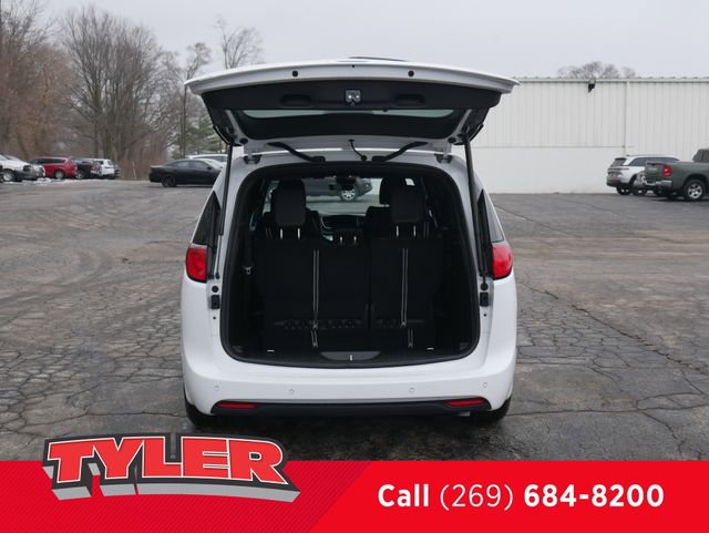 New 2026 Chrysler Voyager LX image 18