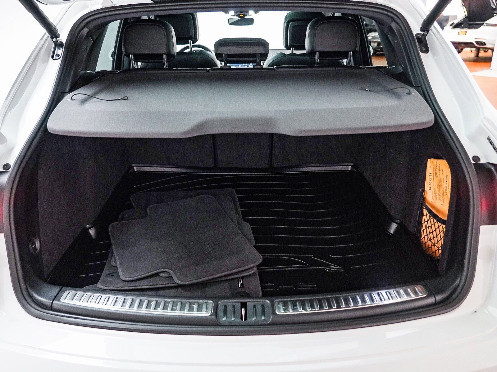 Certified 2022 Porsche Macan S image 32