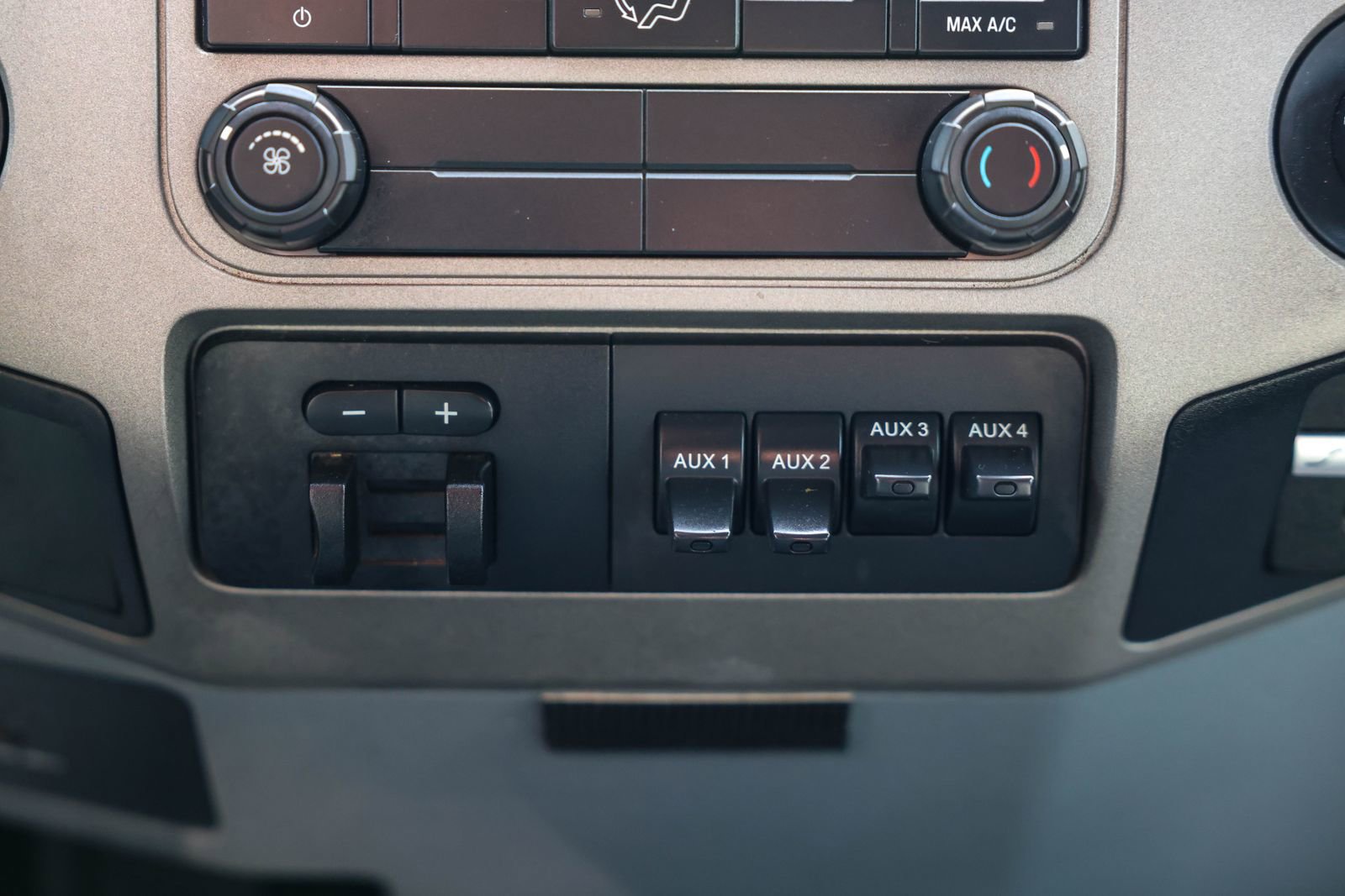 Used 2016 Ford F550 4x4 SuperCab Super Duty image 25