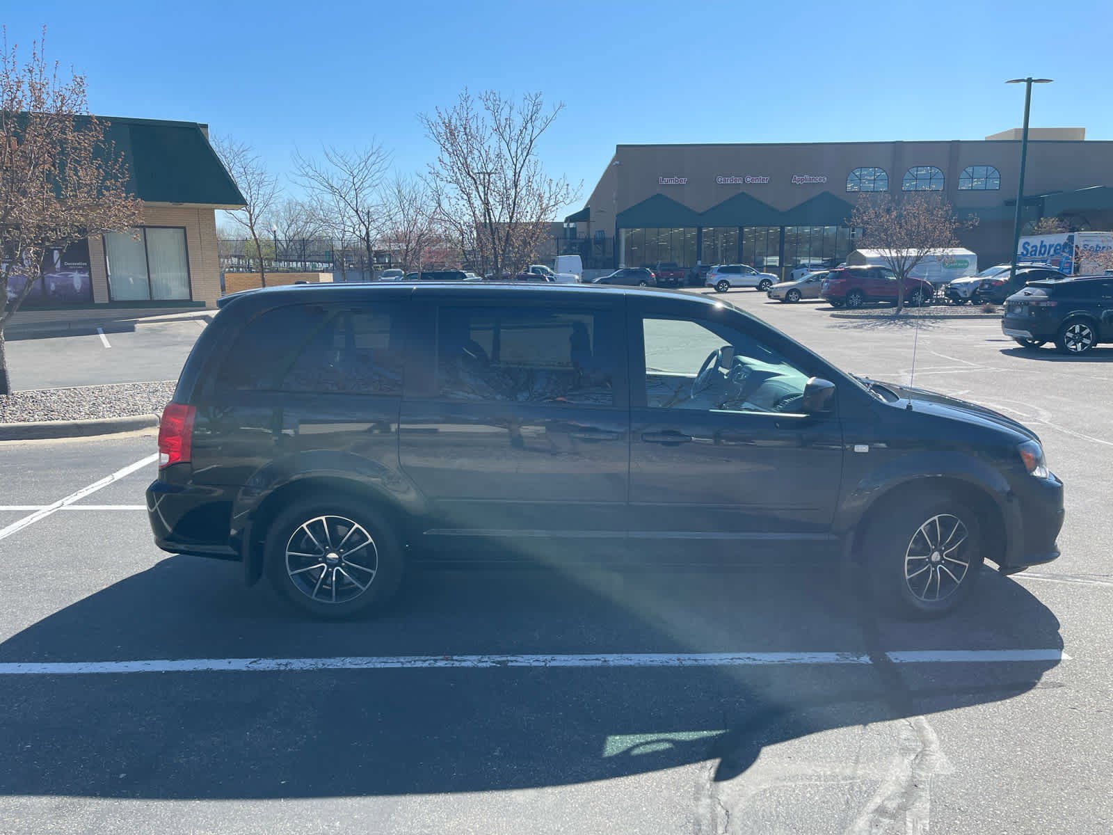 Used 2014 Dodge Grand Caravan SE FWD image 3