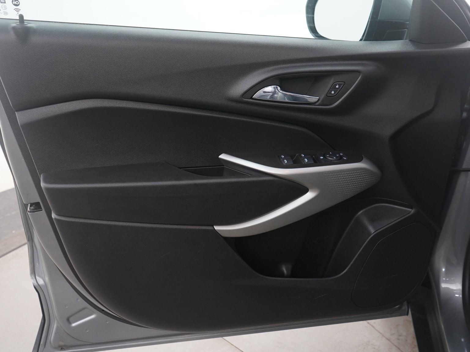 Used 2024 Chevrolet Trax LS w/ LS Convenience Package image 19