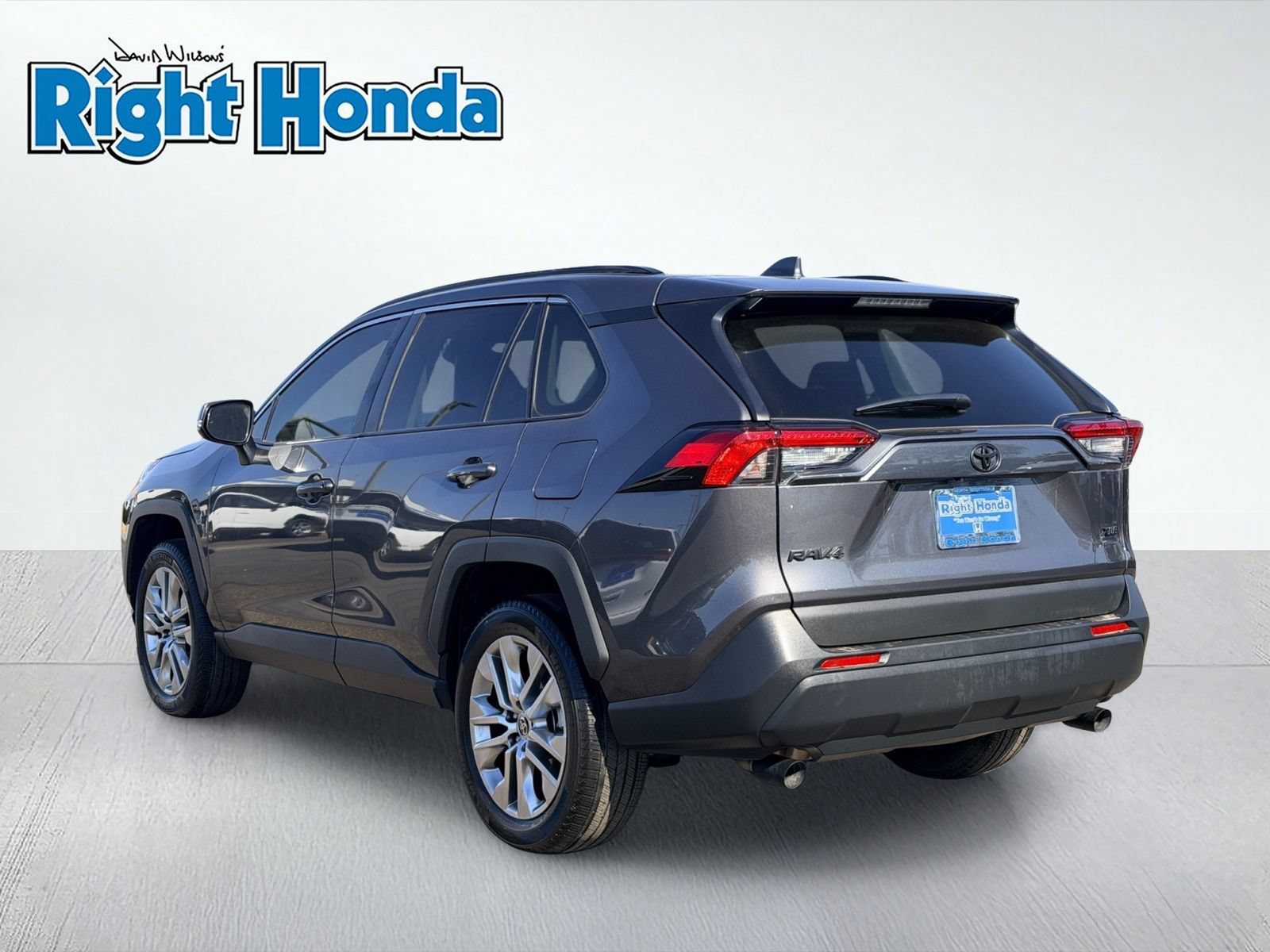 Used 2024 Toyota RAV4 XLE Premium FWD image 4