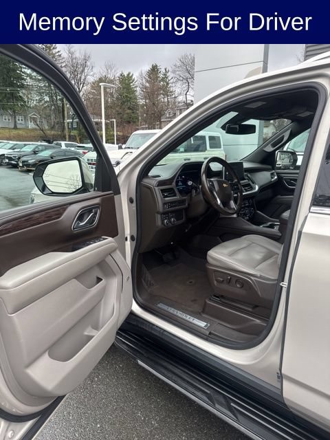Used 2022 Chevrolet Suburban LT AWD/4WD image 18