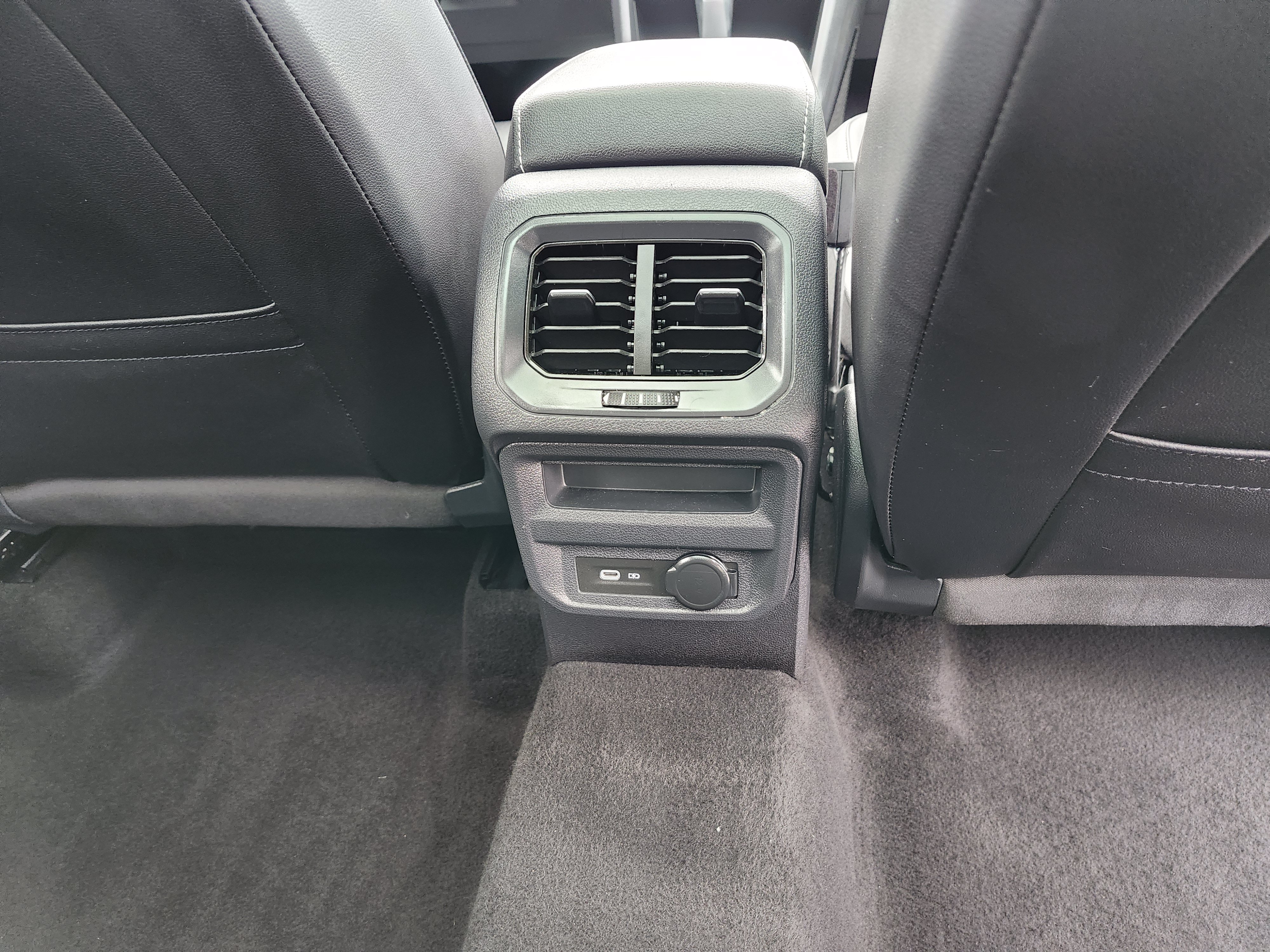 Used 2022 Volkswagen Tiguan SE AWD/4WD image 22