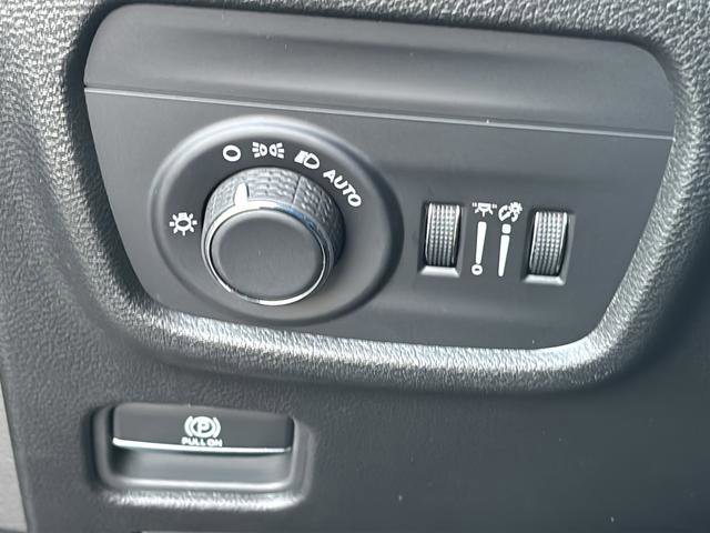 New 2025 Jeep Grand Cherokee Altitude image 33